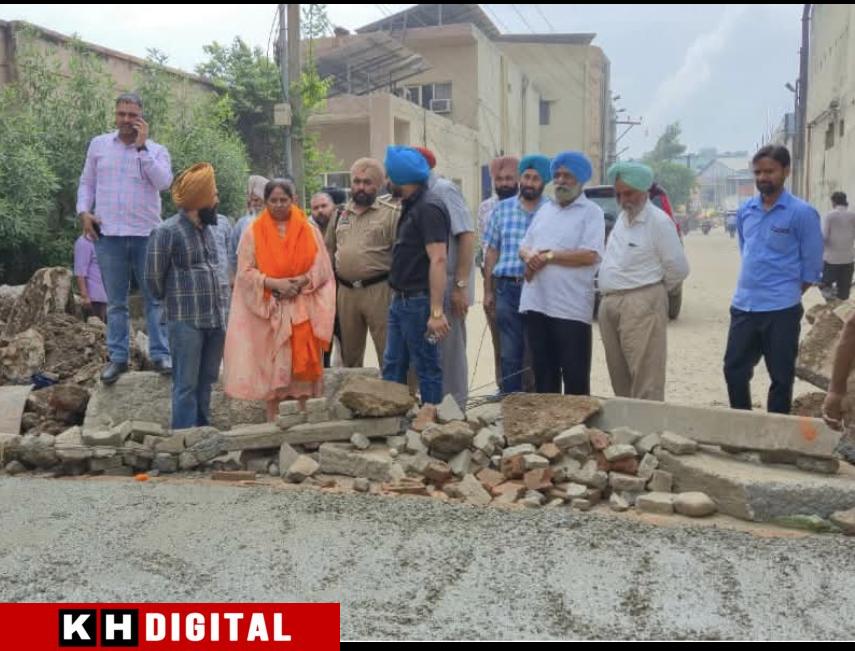 ਵਿਧਾਇਕ ਛੀਨਾ ਵੱਲੋਂ ਕਬੀਰ ਨਗਰ ਦੀ ਮੁੱਖ ਸੜਕ ਦੇ ਨਿਰਮਾਣ ਕਾਰਜ਼ਾਂ ਦਾ ਉਦਘਾਟਨ