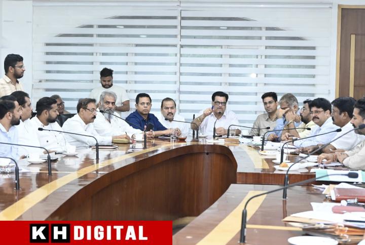 ਵਿਧਾਇਕ ਬੱਗਾ ਅਤੇ ਨਗਰ ਨਿਗਮ ਕਮਿਸ਼ਨਰ ਨੇ ਕੌਂਸਲਰਾਂ ਦੀ ਹਾਜ਼ਰੀ ਵਿੱਚ ਵਿਕਾਸ ਕਾਰਜਾਂ ਵਿੱਚ ਤੇਜ਼ੀ ਲਿਆਉਣ ਲਈ ਕੀਤੀ ਸਮੀਖਿਆ ਮੀਟਿੰਗ; ਅਧਿਕਾਰੀਆਂ ਨੂੰ ਸੀਵਰੇਜ ਲਾਈਨਾਂ, ਪਾਣੀ ਦੀ ਸਪਲਾਈ, ਕੂੜਾ ਚੁੱਕਣ ਆਦਿ ਨਾਲ ਸਬੰਧਤ ਮੁੱਦਿਆਂ ਦਾ ਠੋਸ ਹੱਲ ਲੱਭਣ ਦੇ ਦਿੱਤੇ ਨਿਰਦੇਸ਼