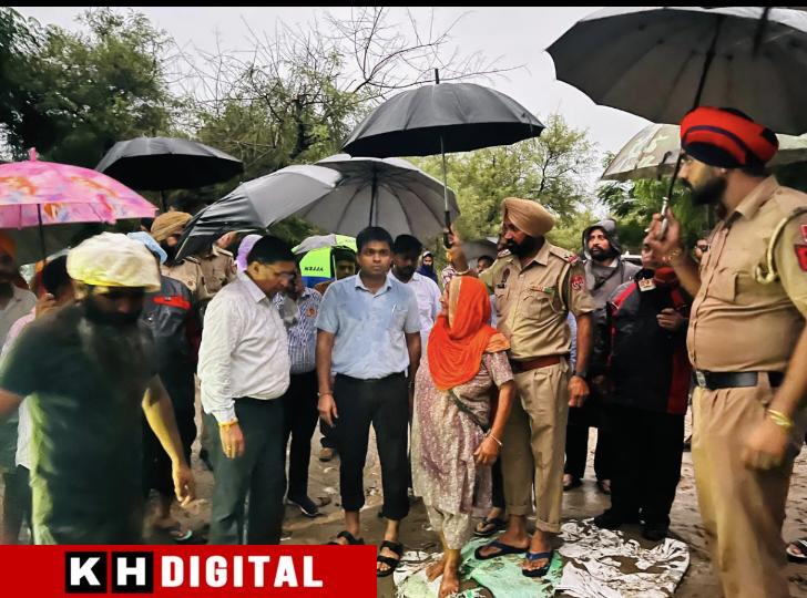 ਡੀ.ਸੀ ਨੇ ਹੜ੍ਹ ਪ੍ਰਭਾਵਿਤ ਪਿੰਡ ਧੂਲੇਵਾਲ ਦਾ ਮੁਆਇਨਾ ਕੀਤਾ, ਮੁਆਵਜ਼ਾ ਦੇਣ ਦਾ ਭਰੋਸਾ ਦਿੱਤਾ