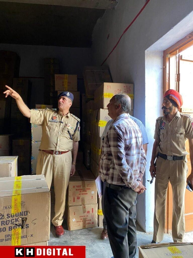 ਤਿਉਹਾਰਾਂ ਦੇ ਮੌਕੇ ‘ਤੇ ਕਮਿਸ਼ਨਰੇਟ ਪੁਲਿਸ ਲੁਧਿਆਣਾ ਵੱਲੋਂ ਸੁਰੱਖਿਆ ਪ੍ਰਬੰਧ ਪੱਕੇ — ਏ.ਡੀ.ਸੀ.ਪੀ. ਦੇ ਏਰੀਆ ਵਿੱਚ ਪਟਾਕਾ ਗੋਦਾਮਾਂ ਦੀ ਜਾਂਚ ਕੀਤੀ ਗਈ