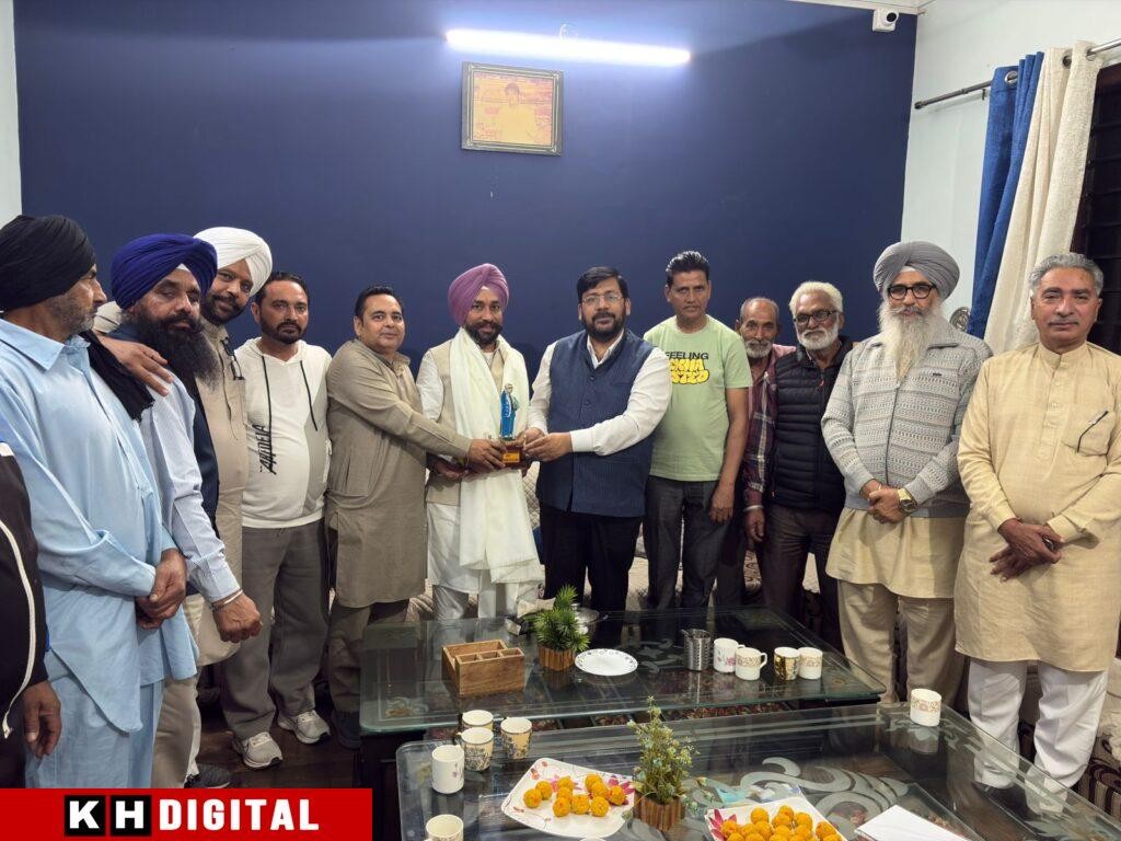 ਰਾਸ਼ਟਰੀ ਸਫਾਈ ਸੇਵਕ ਕਮਿਸ਼ਨ ਭਾਰਤ ਸਰਕਾਰ ਦੇ ਵਾਇਸ ਚੇਅਰਮੈਨ ਹਰਦੀਪ ਸਿੰਘ ਗਿੱਲ ਅੱਜ ਵਿਸ਼ੇਸ਼ ਤੌਰ ਤੇ ਭਾਜਪਾ ਪੰਜਾਬ ਦੇ ਮੀਤ ਪ੍ਰਧਾਨ ਰਾਜੇਸ਼ ਬਾਘਾ ਦੇ ਗ੍ਰਹਿ ਵਿਖੇ ਪੁਹੰਚੇ